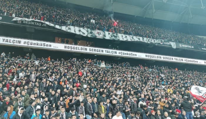 İşte Sergen Yalçın'ın imza töreninden müthiş görüntüler! Sergen Yalçın, Beşiktaş taraftarıyla buluştu!