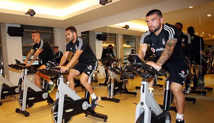 Beşiktaş, salonda çalıştı