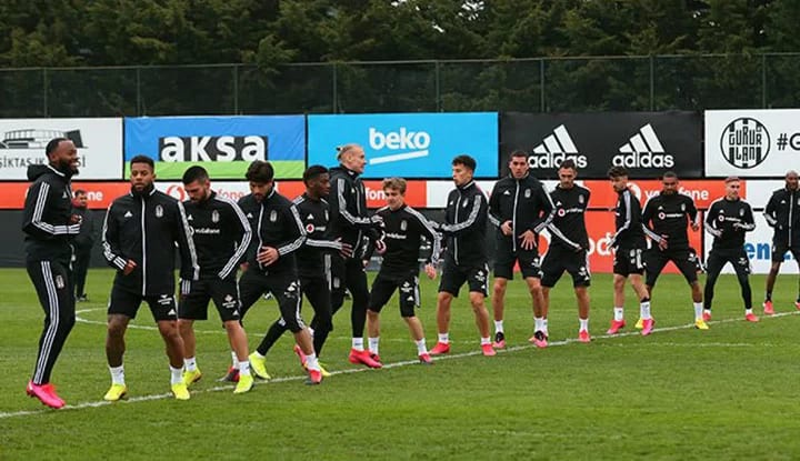 Beşiktaş, derbiye hazır! Başkan Çebi ve yönetimden derbi öncesi takıma destek!