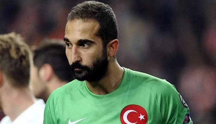 Başakşehir'den izin çıktı, Volkan Babacan imzayı atacak!