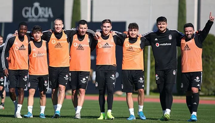 Beşiktaş'ın sabah antrenmanından detaylar! Hastalığı nedeniyle idmana katılamadı!