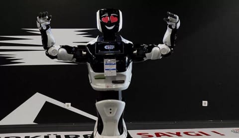 Robot Veysi, derbi izleyen ilk robot oldu