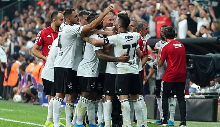 "Beşiktaş pes etmez, 'Ben Beşiktaşlıyım' diyen..."