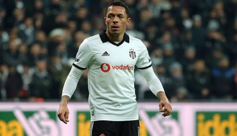 Adriano, Beşiktaş'ın teklifini reddetti!