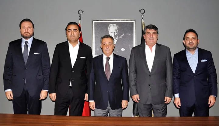 Beşiktaş Kulübü Yönetim Kurulu eski üyelerinden Başkan Çebi'ye ziyaret!