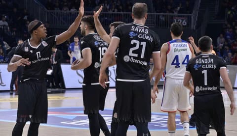 Beşiktaş Sompo Sigorta, Anadolu Efes'i devirdi!