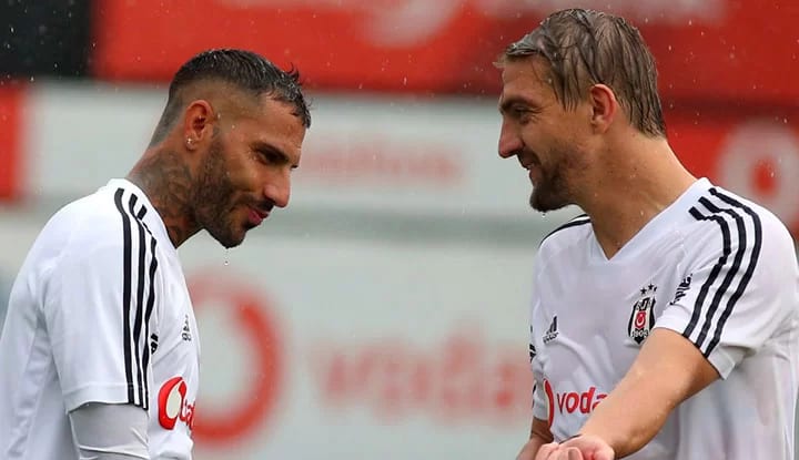 Beşiktaş, sağanak yağmur altında çalıştı