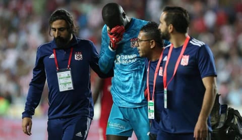 Beşiktaş'tan Samassa için geçmiş olsun mesajı