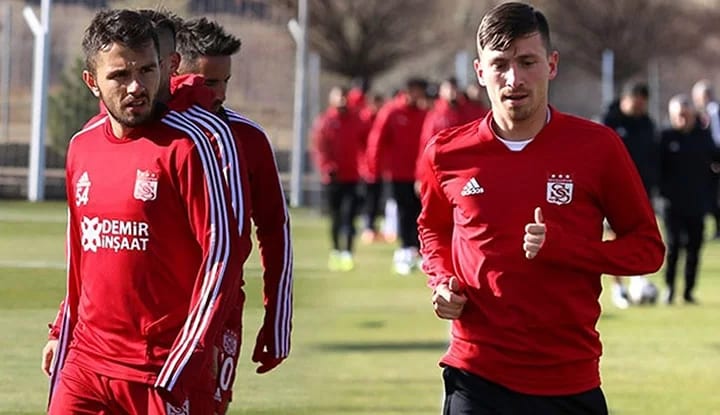 Sivasspor'dan flaş Emre Kılınç ve Mert Hakan açıklaması! "10 milyon Euro da verseler..."