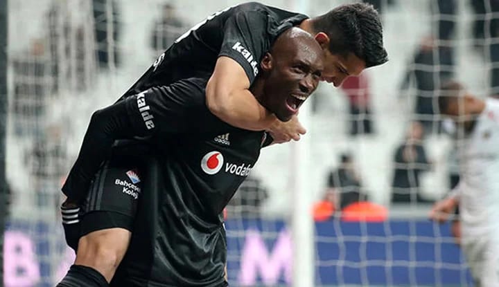 Atiba, Fransa'da manşet oldu!