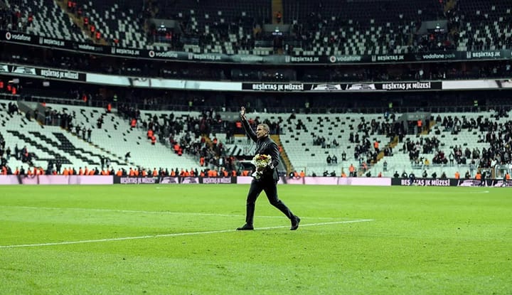 Gözlerden kaçmayan detay! Avcı, geride bıraktı!