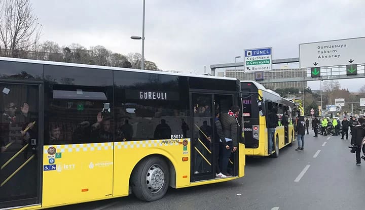 Beşiktaş taraftarı, Kadıköy'e doğru yola çıktı!