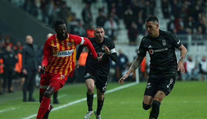 Beşiktaş'a Adebayor önerisi!