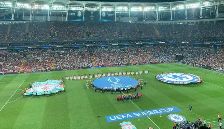 UEFA Süper Kupa Finali'nde "Beşiktaş" tezahüratı! İngilizler önce dinledi, sonra alkışladı!
