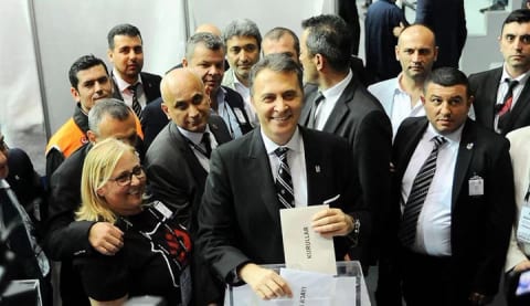 "Beşiktaş'ta 1-2 aya kadar kongre olacağını ve eski başkanlardan bir tanesinin..."