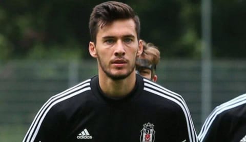 Umut Nayir, forma için yarışacak