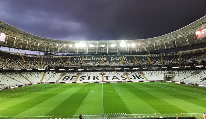 Sezonun ikinci devresi için kombineler satışa çıktı! İşte fiyatlar...