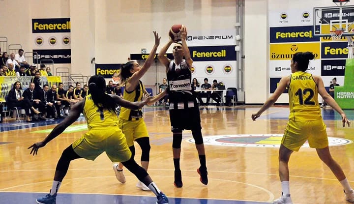 Beşiktaş, derbide farklı mağlup