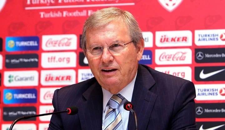 MHK Başkanı Zekeriya Alp'ten flaş açıklamalar! Derbi sonrası hakemlerle yapılan görüşmeyi anlattı!
