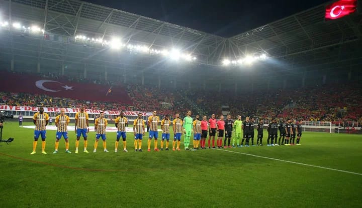 Ankaragücü-Beşiktaş maçı sonrası olay çıktı! 3 polis yaralandı!