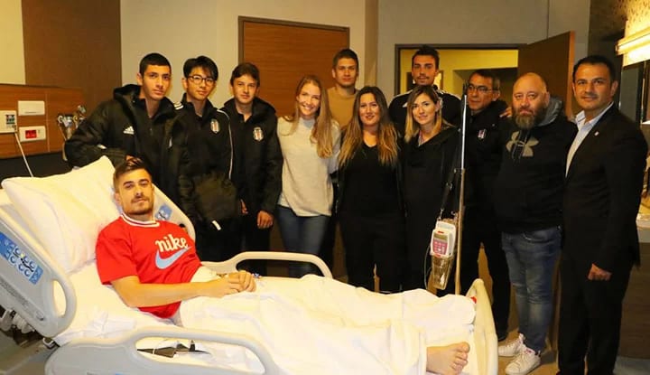 Beşiktaş Futbol Akademi’den Dorukhan Toköz’e ziyaret