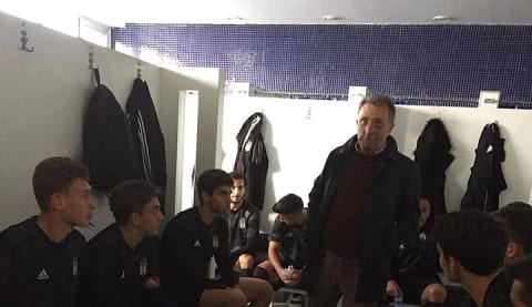 Başkan Çebi'den Beşiktaş U19 takımına destek! Çebi soyunma odasına indi!