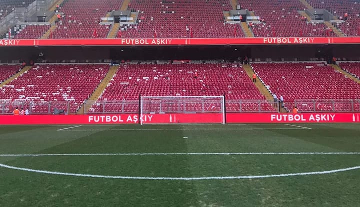 Beşiktaş'tan flaş Vodafone Park zemini açıklaması! "Shakira konserinden sonra..."