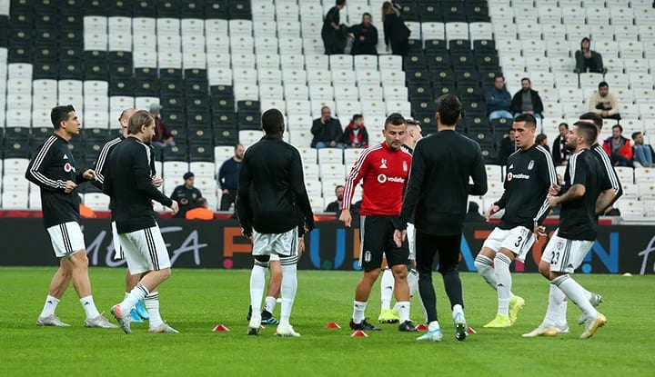 Beşiktaş'ta 5 değişiklik! Tribünler boş kaldı