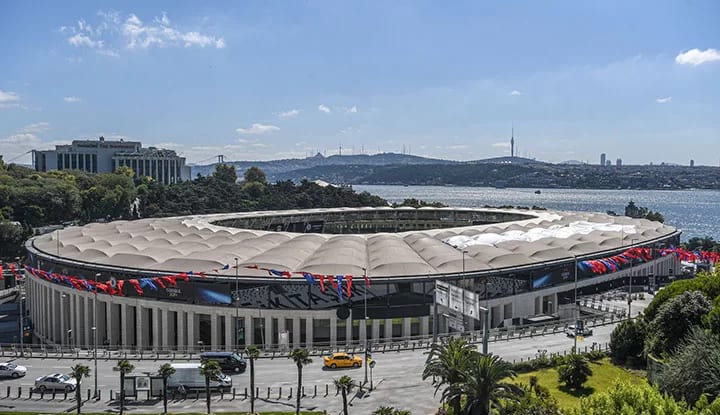 UEFA'nın Vodafone Park sevgisi