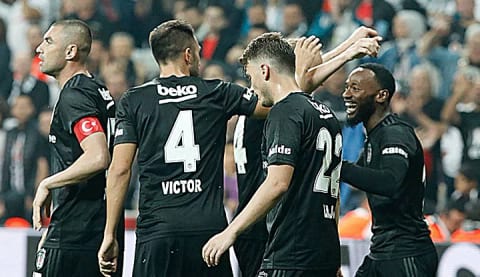 Beşiktaş'ta iki isim sınırda!