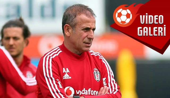 Abdullah Avcı'ya antrenmanda Fikret Orman'ın ayrılık kararı soruldu! İşte o görüntüler...