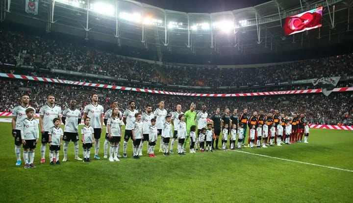 Derbi öncesi dikkat çeken detay! Yan yana gelmediler!
