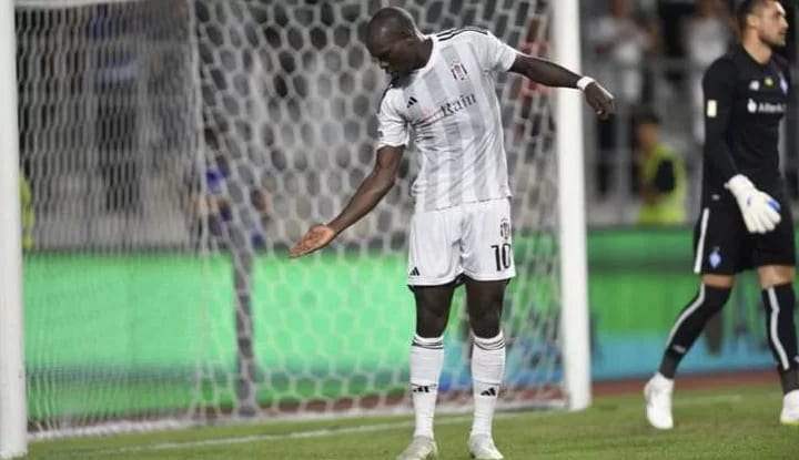 Aboubakar, Burak Yılmaz ile görüşme odasına!