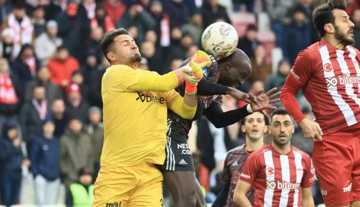 Aboubakar eski günlerini aratıyor!