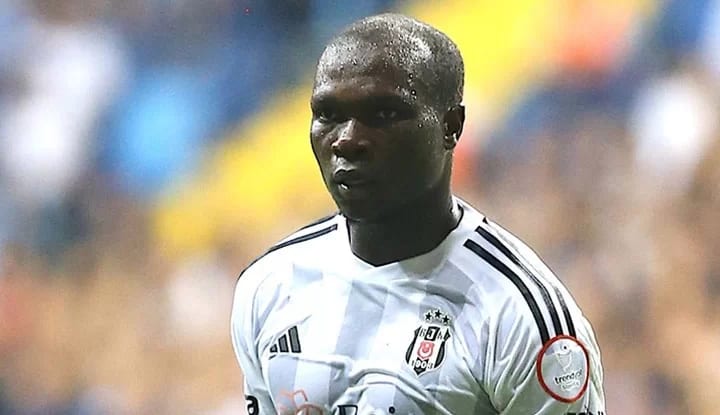 Aboubakar halı sahada ortaya çıktı!