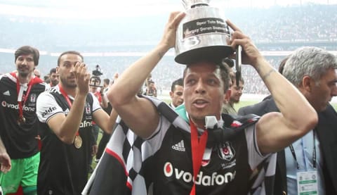 Adriano, Beşiktaş'ı yakın takipte!