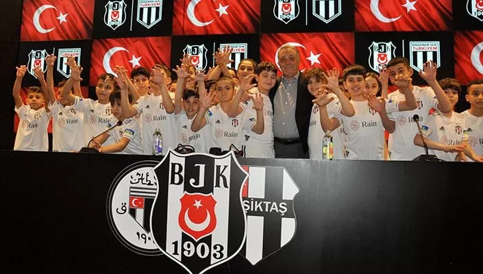 Ahmet Nur Çebi, depremzede çocuklarla buluştu!