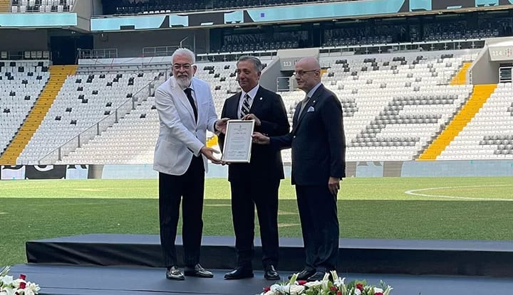 Ahmet Nur Çebi ve yönetimi mazbatasını aldı! İşte Başkan Çebi'nin yaptığı açıklamalar...