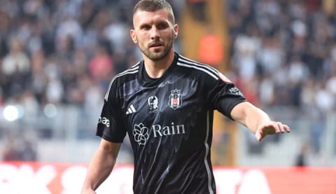 Ante Rebic, Beşiktaş'tan ayrılmaya sıcak bakmıyor!