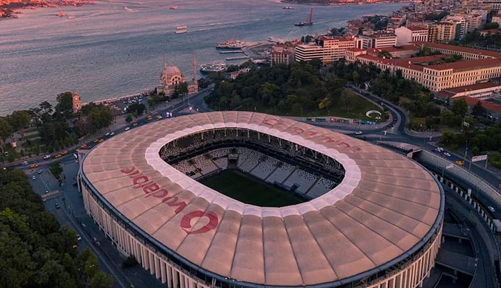 Arsenal'in eski yıldızından Vodafone Park övgüsü