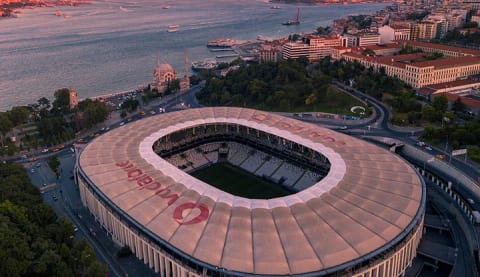 Arsenal'in eski yıldızından Vodafone Park övgüsü