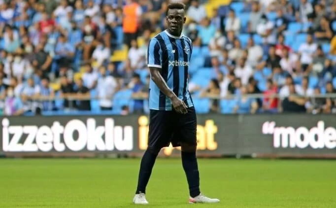 Balotelli'den skandal hareketler! Sahayı karıştırdı