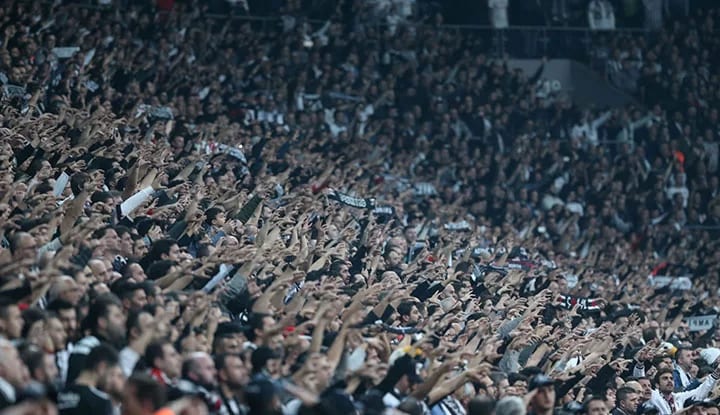 Beşiktaşlı taraftarların Fenerbahçe isyanı! Sosyal medya karıştı!