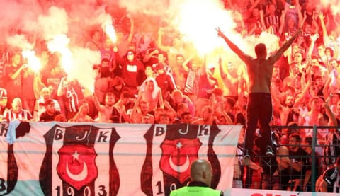 Belçika'da Beşiktaşlı taraftarlar göz altına alındı!