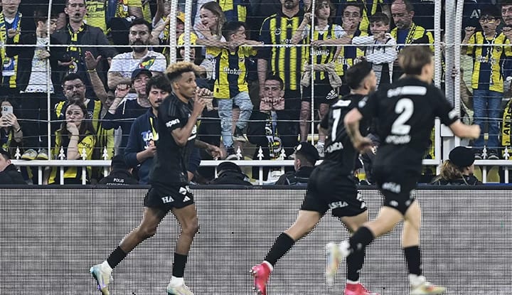 Beşiktaş, derbide Fenerbahçe'yi mağlup etti!