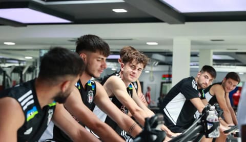 Beşiktaş, antrenmanı salonda yaptı!