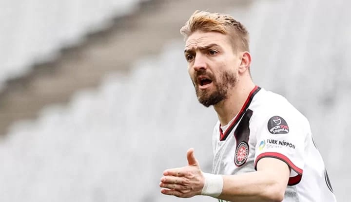"Beşiktaş, Caner Erkin'i neden almıyor ki?"