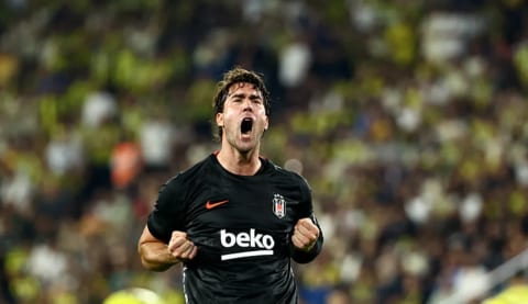 Beşiktaş derbi galibiyetiyle taraftarına umut verdi