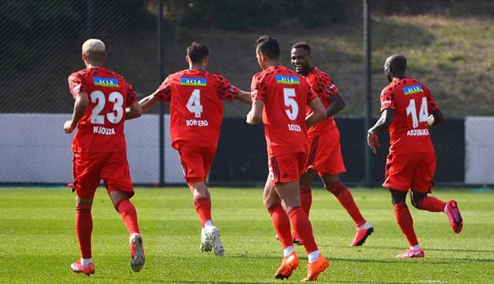 "Beşiktaş, devre arasında belki iki tane..."