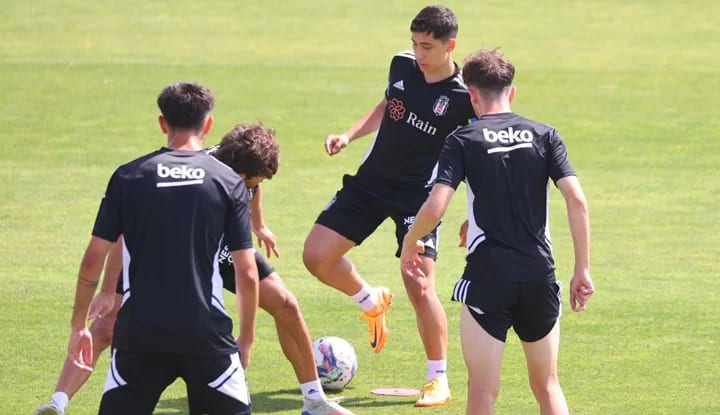 Beşiktaş, Emirhan İlkhan'ı ikna edemedi!